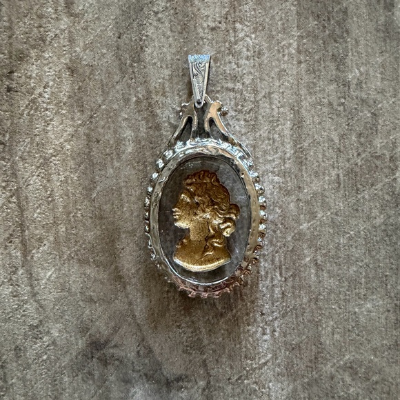 Vintage Clear Glass Cameo Intaglio Pendant - Picture 4 of 4